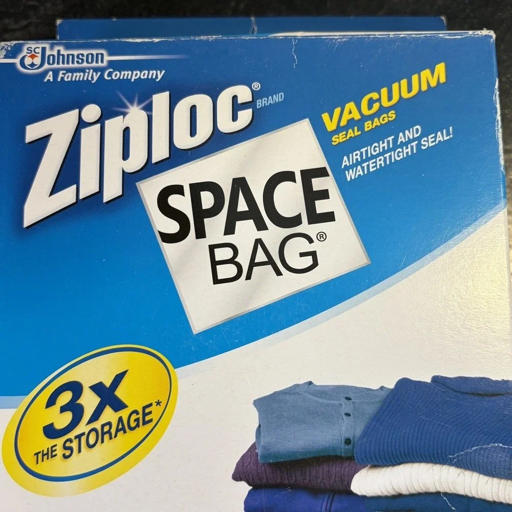 NEW Ziploc Space Bag Vacuum Seal LARGE Storage Bags 4 Bags Total 20-24 Sweaters‎